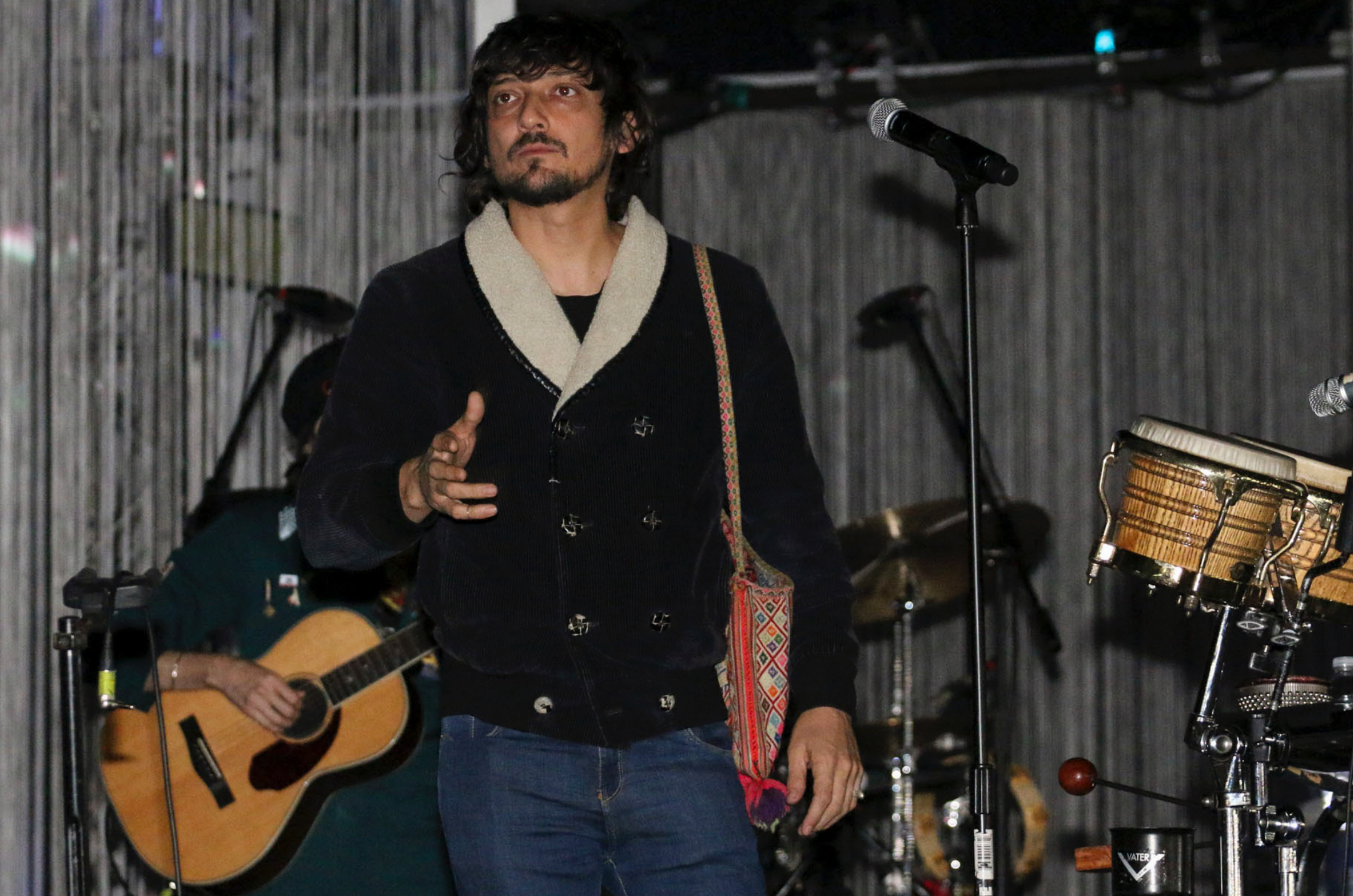 León Larregui anuncia concierto en CDMX